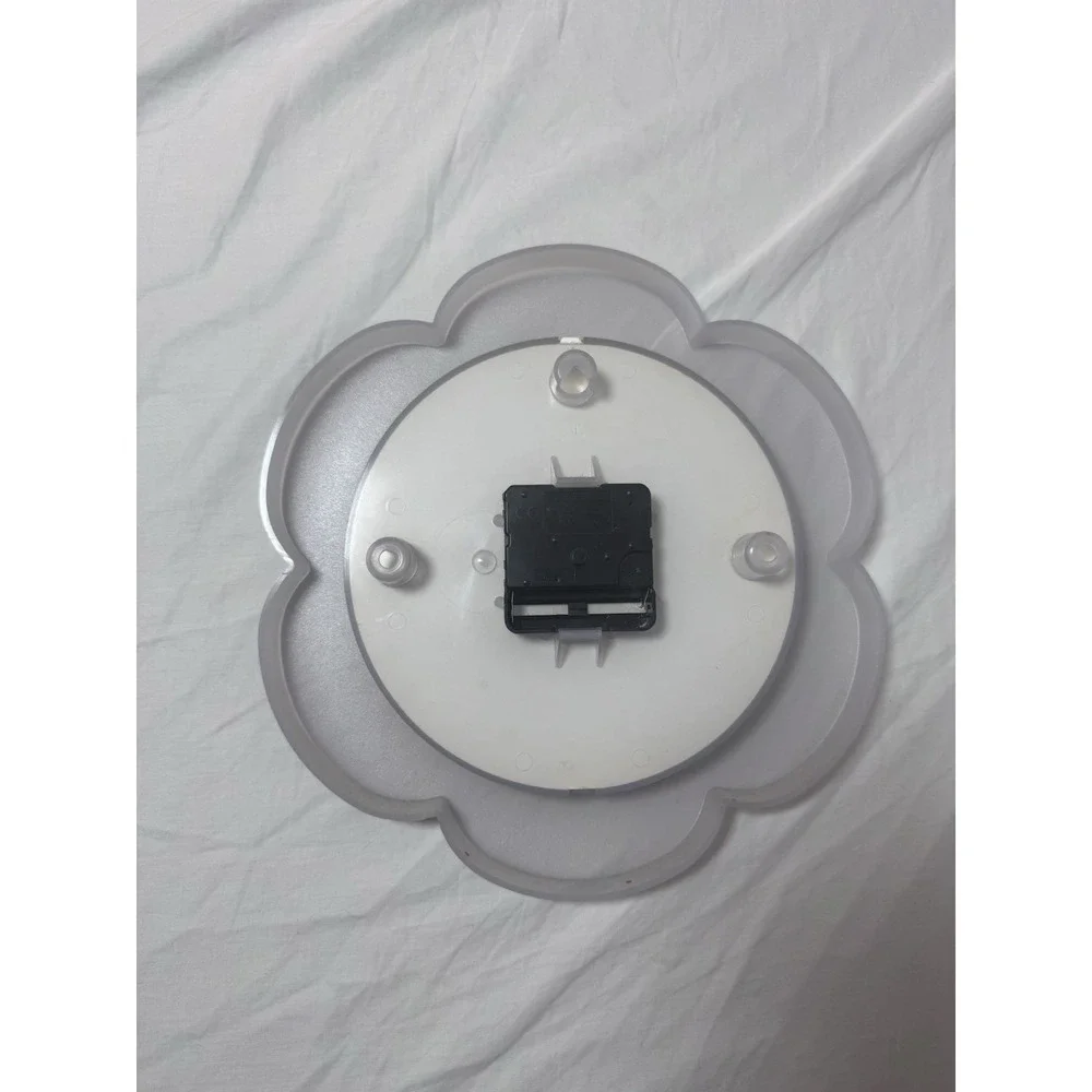 Vintage Style Westclox Flower Wall Clock Cute Y2K Daisy Frosted White Face